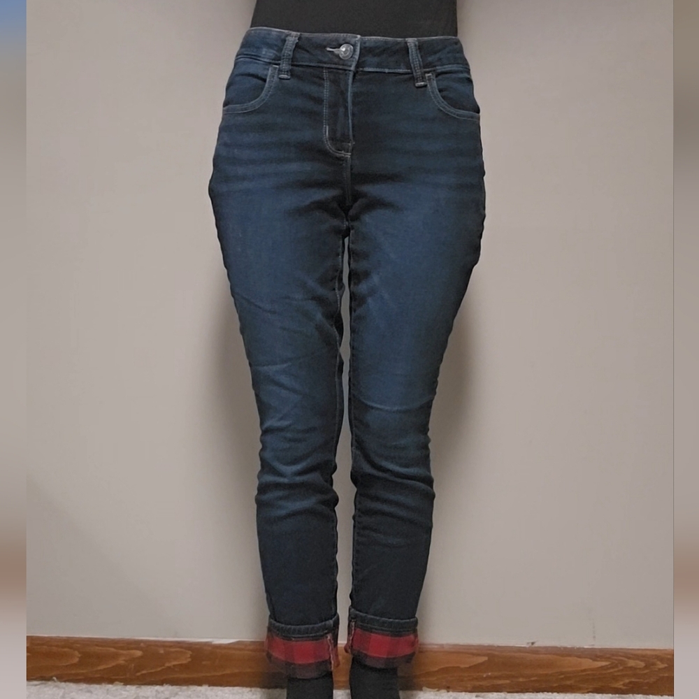 m jeans by maurices™ Super Soft Mid Rise Plaid Cuffed Jegging - Picture 7 of 10